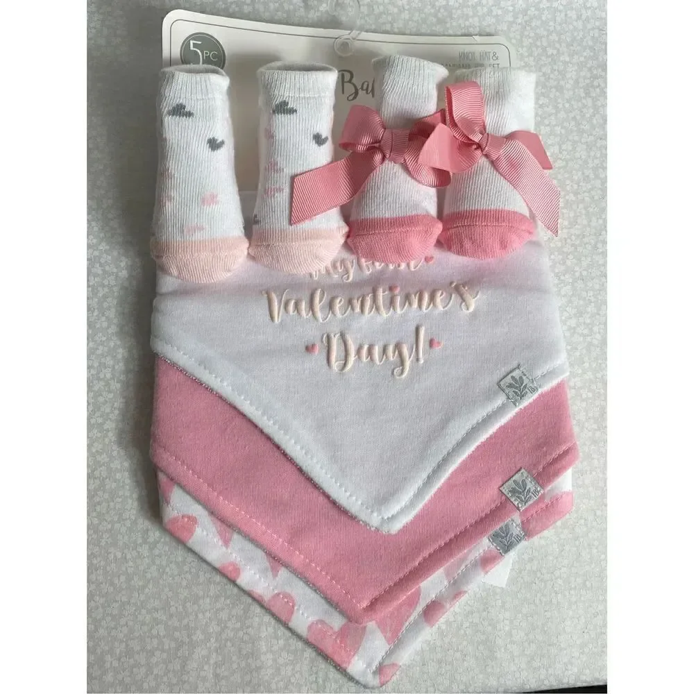 TRUE BABY 0-6 MONTH - 1ST VALENTINES BIB AND SOCK SET